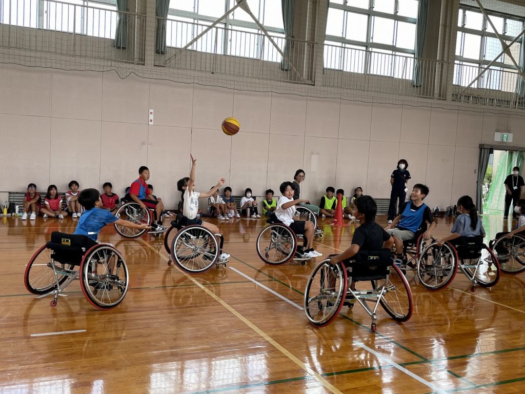 中原文化センター　地域交流支援事業「なかよし会」（車いすバスケットボール体験）　8/3（木）-5