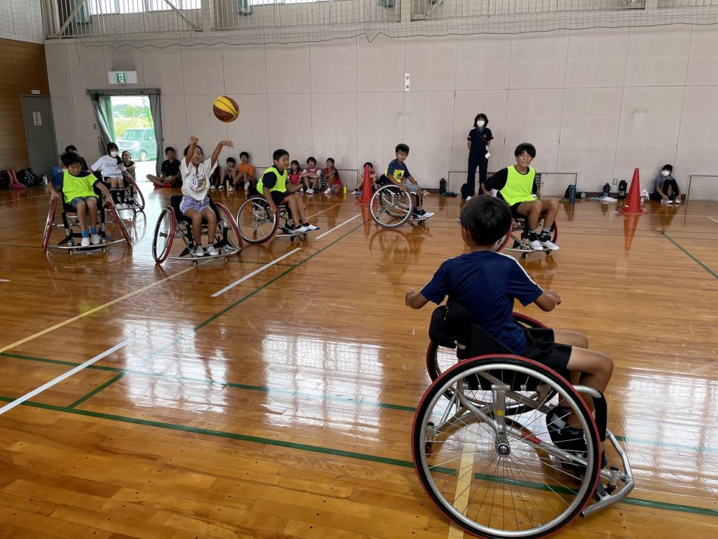 中原文化センター　地域交流支援事業「なかよし会」（車いすバスケットボール体験）　8/3（木）-7