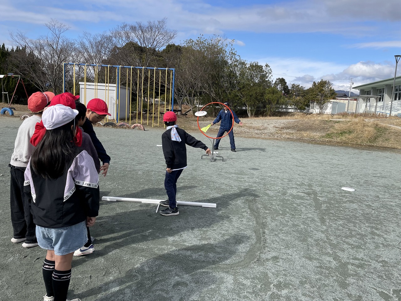 亀山市立井田川小学校 3年生　障がい者スポーツ体験（フライングディスク、ボッチャ）　1/22（月）