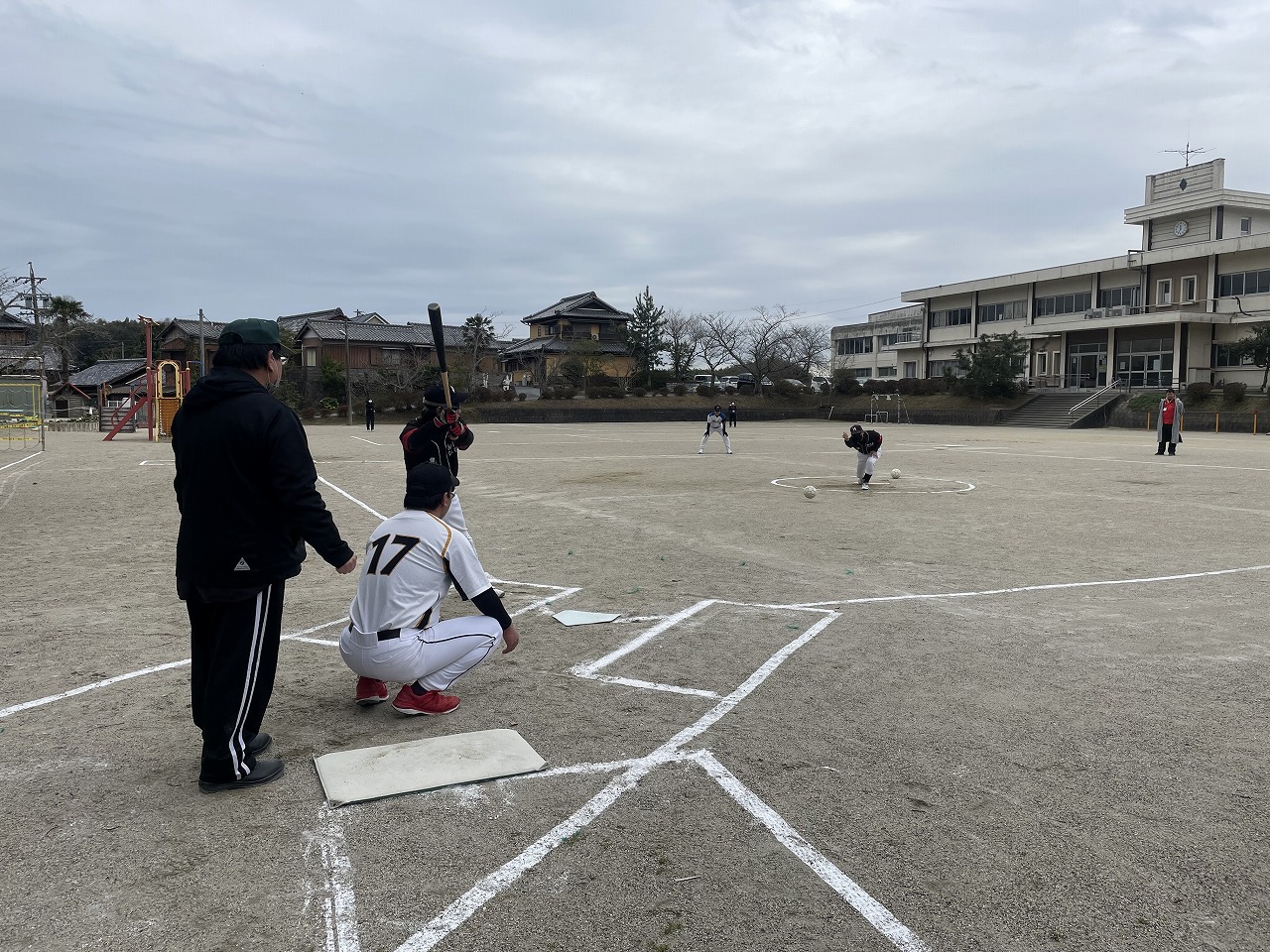 津市立黒田小学校 4年生　グランドソフトボール体験　2/29（木）